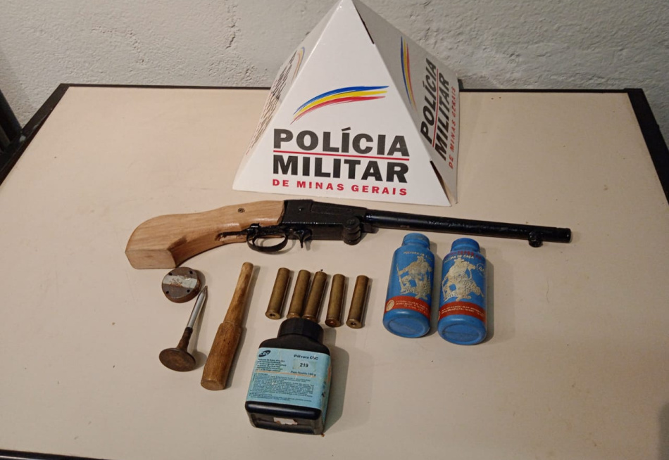 Homem é preso em Divinópolis acusado de porte ilegal de arma de fogo