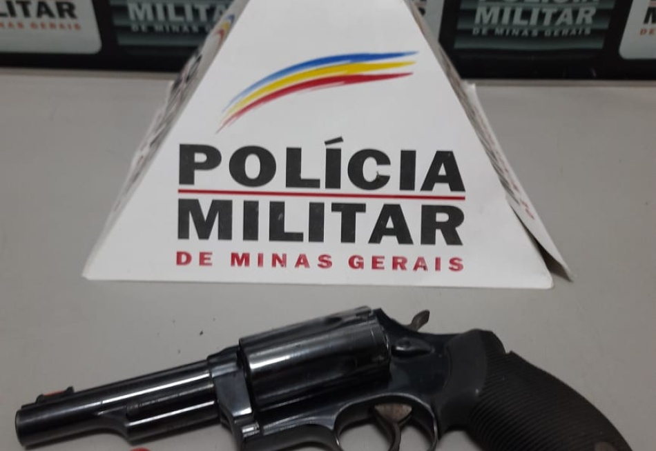 Homem é preso por porte ilegal de arma de fogo em um sítio na zona rural de Pará de Minas