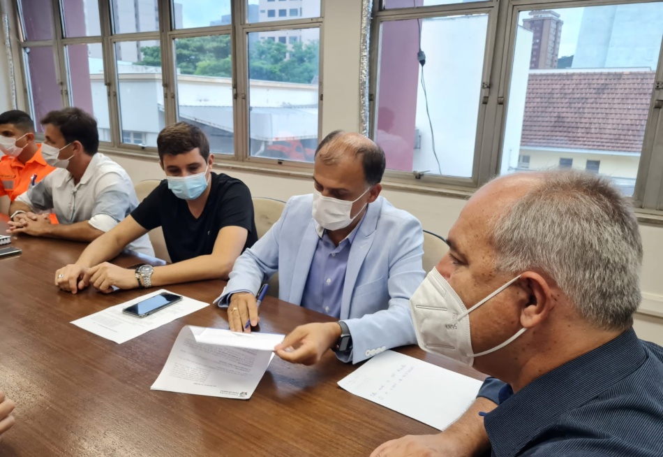 Uso da máscara em ambientes abertos de Pará de Minas deixará de ser obrigatório a partir desta terça-feira