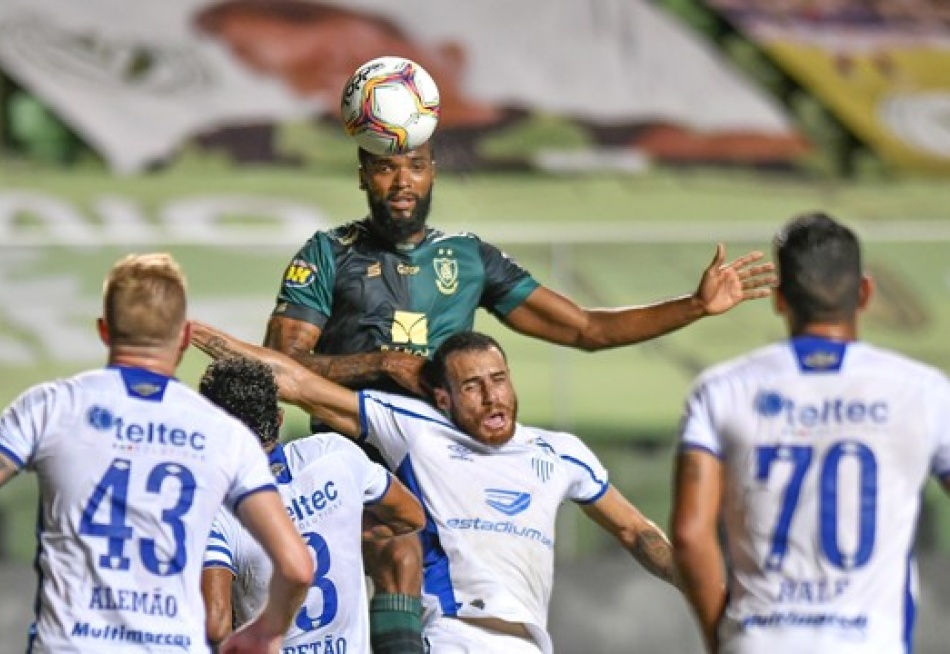 América vence o Avaí, mas perde o título da Série B para a Chapecoense no saldo de gols