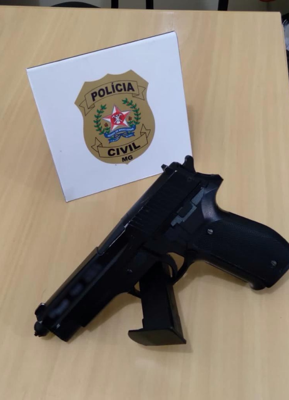 Operação Tríplice da Polícia Civil apreende imitação de arma de fogo em Nova Serrana