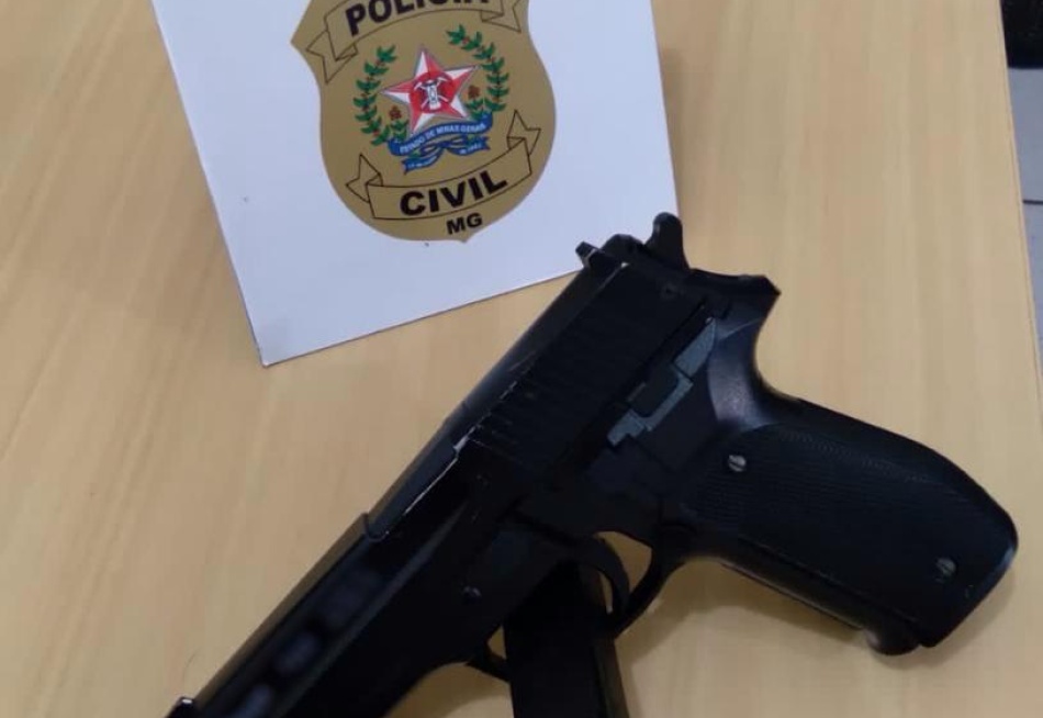 Operação Tríplice da Polícia Civil apreende imitação de arma de fogo em Nova Serrana