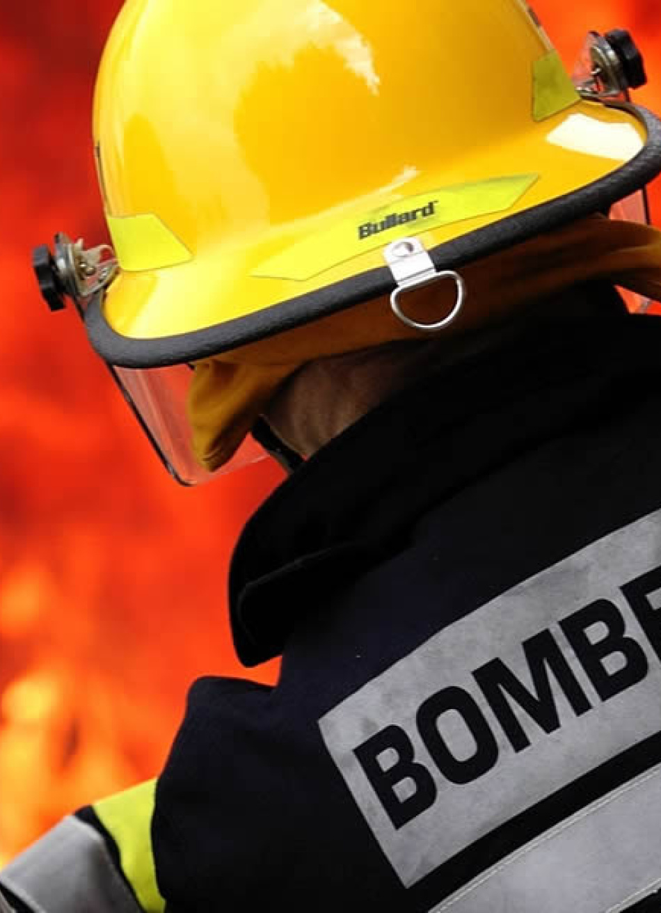 Loja de embalagens em Nova Serrana foi atingida por um incêndio na manhã deste sábado
