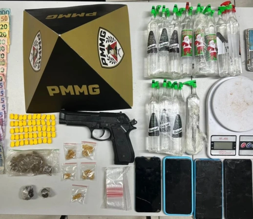 PM Prende dois suspeitos por tráfico de drogas.