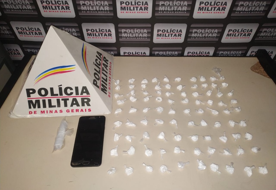 Polícia Militar apreende 90 papelotes de cocaína em Divinópolis