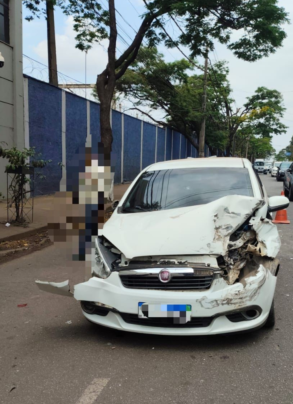 Colisão entre veículos é registrada em Divinópolis