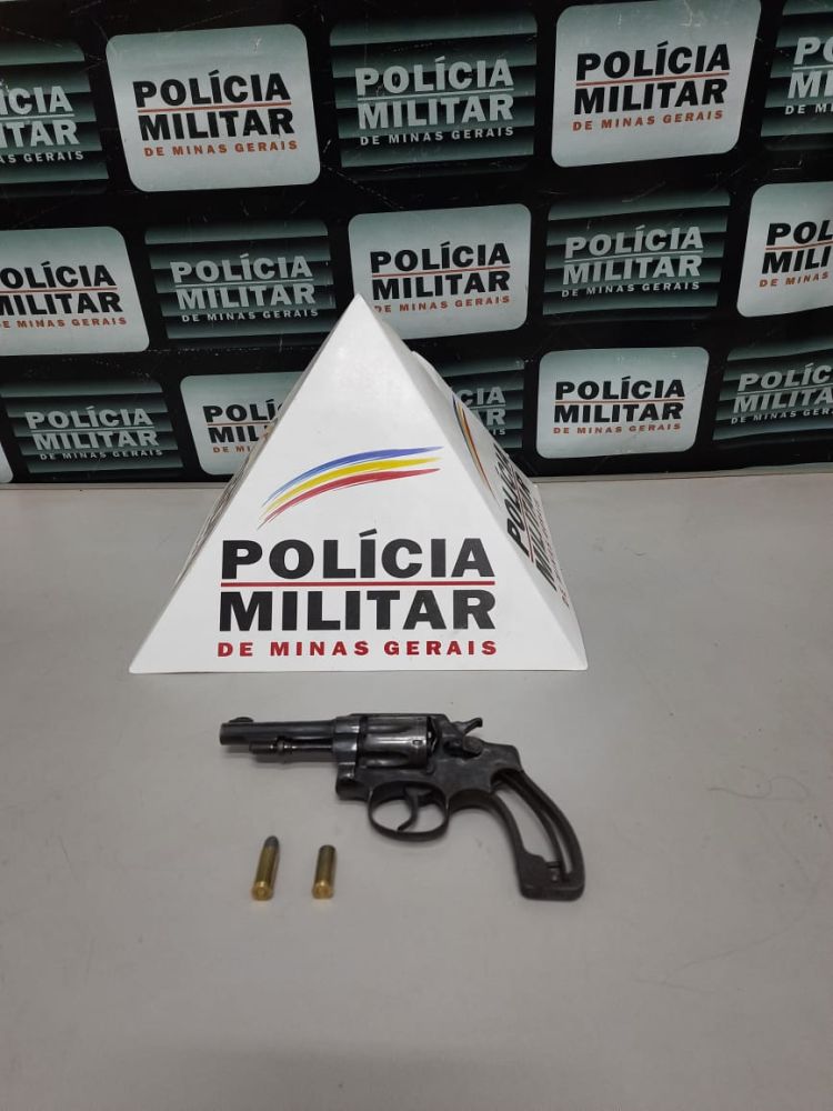 Rapaz é preso no bairro Santos Dumont acusado de efetuar tiros de arma de fogo em uma via pública