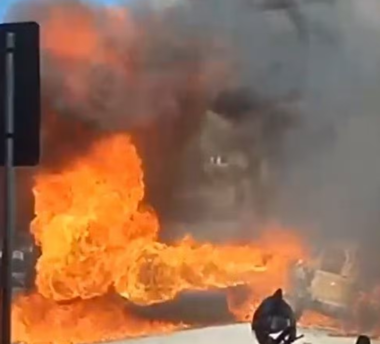 Incêndio em caminhonete causa interdição de via por uma hora em Itaúna (MG)