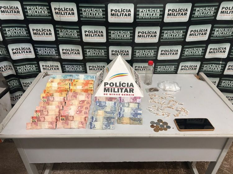 Homem é preso com 76 pedras de crack.