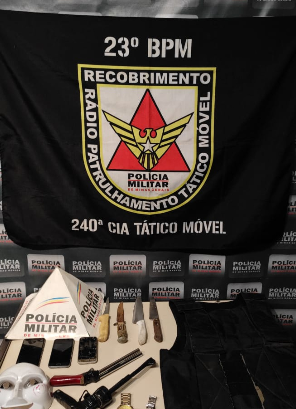 Menores são apreendidos em Divinópolis acusados de invadirem e roubarem uma casa