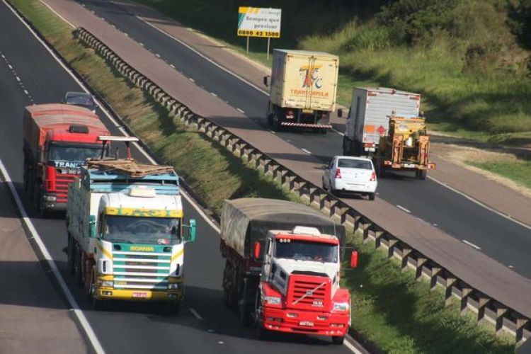 Polícias Rodoviária Federal e Militar Rodoviária e a Via 040 realizam operações especiais nas estradas de Minas durante o feriado prolongado de Finados