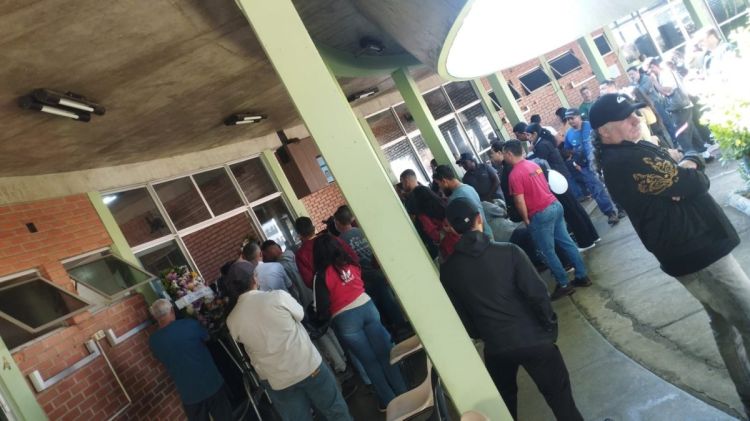 Motoboys prestam última homenagem a colega vítima de acidente em Pará de Minas