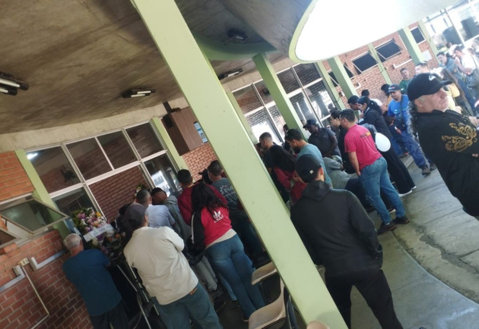 Motoboys prestam última homenagem a colega vítima de acidente em Pará de Minas