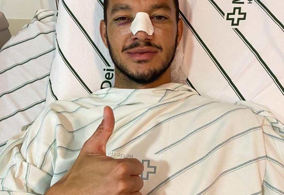 Réver passa por cirurgia e deverá desfalcar o Atlético nos próximos jogos pelo Campeonato Brasileiro