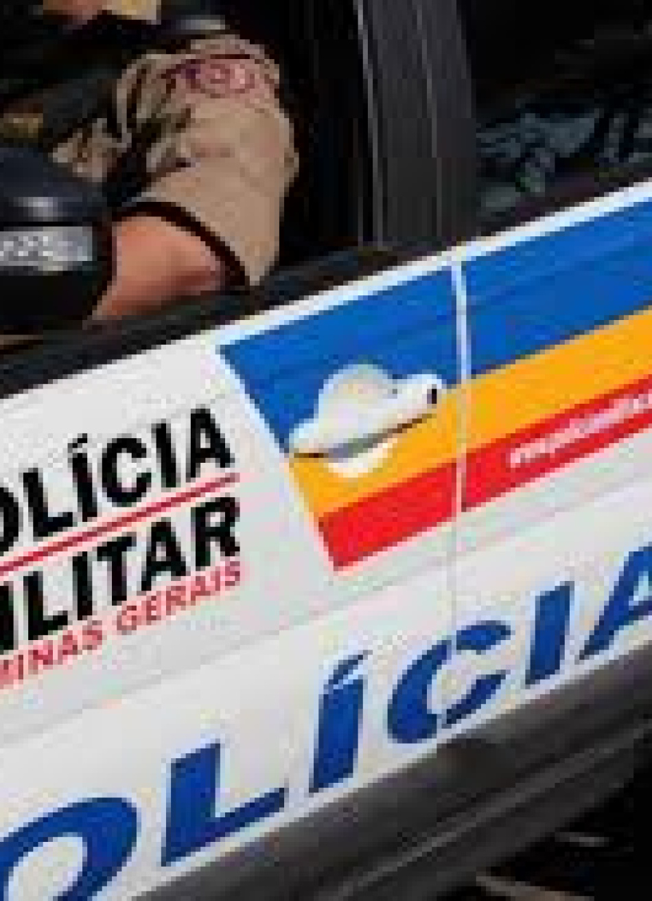 Polícia Militar procura por homem acusado de colocar fogo na casa da mãe no bairro JK