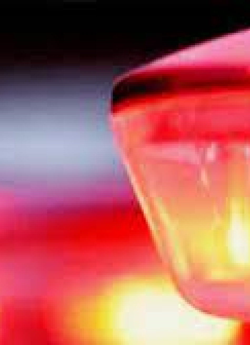 Homem ficou ferido após acidente envolvendo um carro e uma moto no bairro Santo Antônio