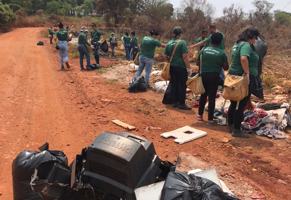 Mutirão de limpeza no bairro Padre Libério recolheu aproximadamente 50 toneladas de lixo na campanha contra a dengue