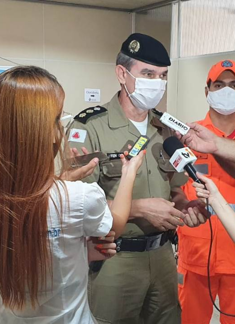 Polícia Militar, Corpo de Bombeiros e autoridades municipais concedem entrevistas para falar das ações adotadas durante a vigência da Onda Roxa