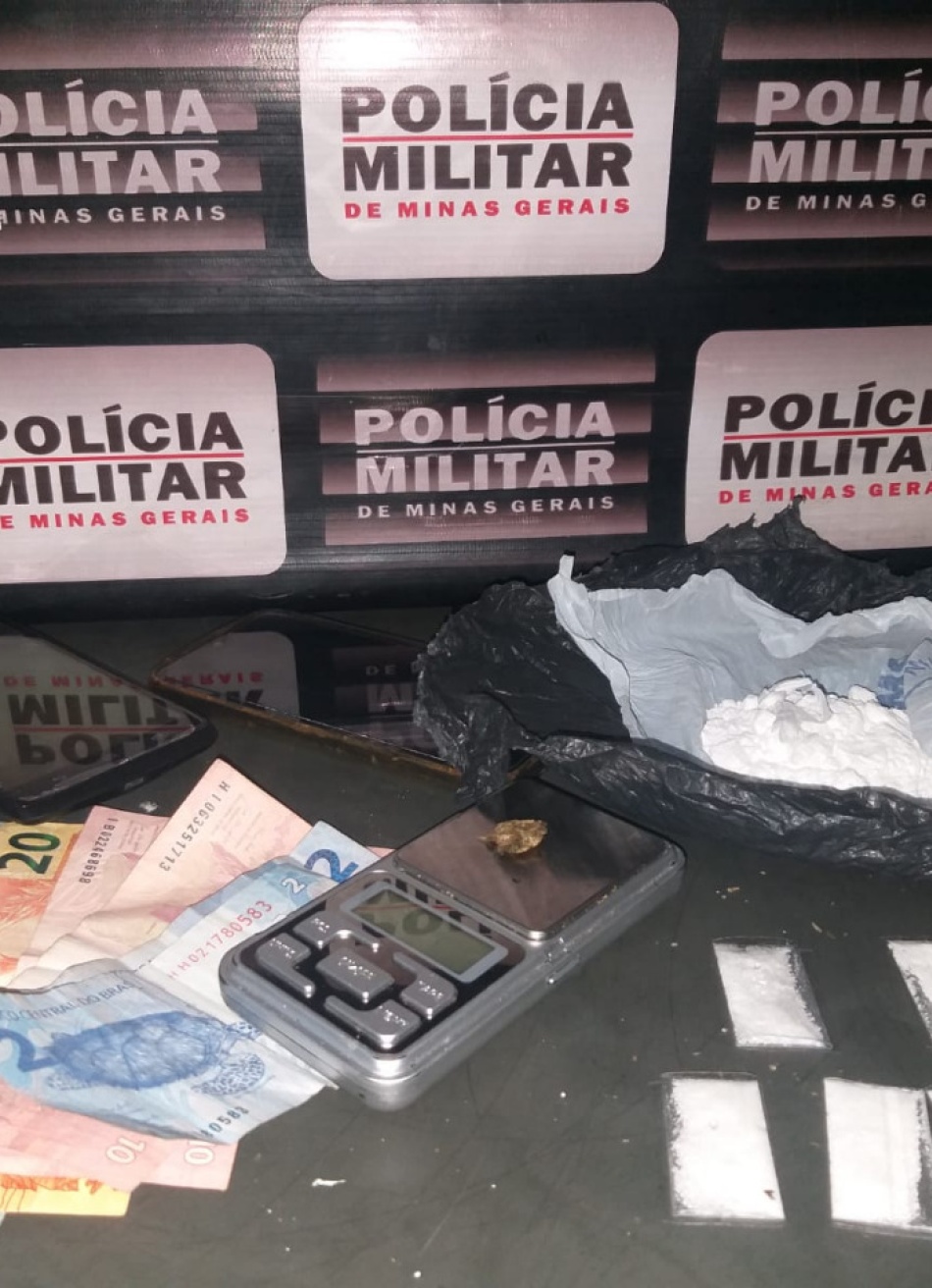 Dupla é detida em Bom Despacho por envolvimento com o tráfico de drogas