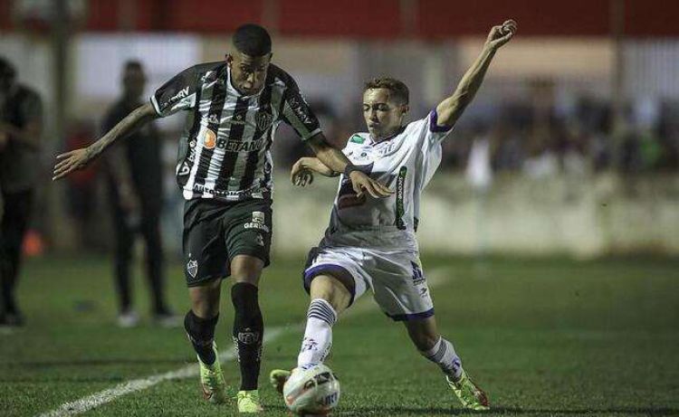 Atlético é derrotado pela URT e Cruzeiro assume a liderança do Campeonato Mineiro