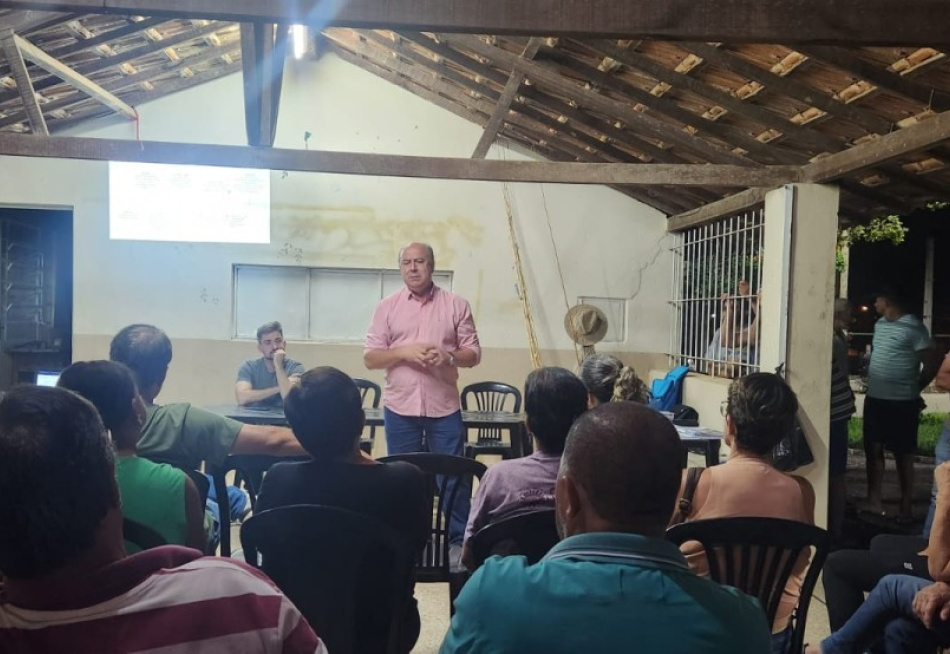 Prefeitura realiza reunião no Córrego do Barro sobre o asfaltamento com recurso da Vale.