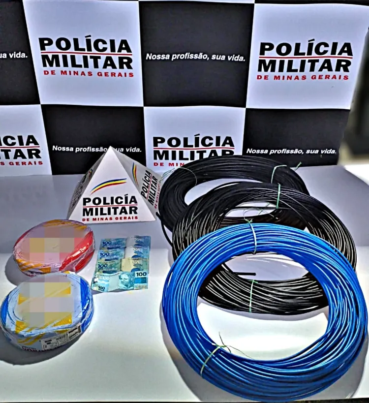 PMMG PRENDE SUSPEITO EM FLAGRANTE POR RECEPTAÇÃO E RECUPERA MATERIAIS DE ESTELIONATO EM NOVA SERRANA