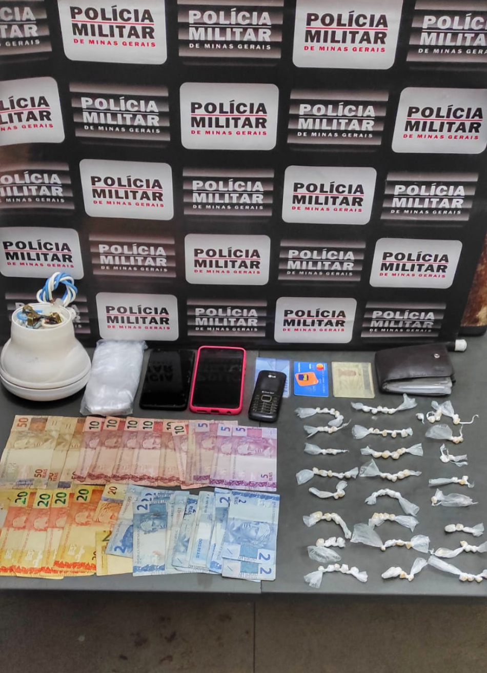 Dois homens foram presos em Moema por tráfico de drogas
