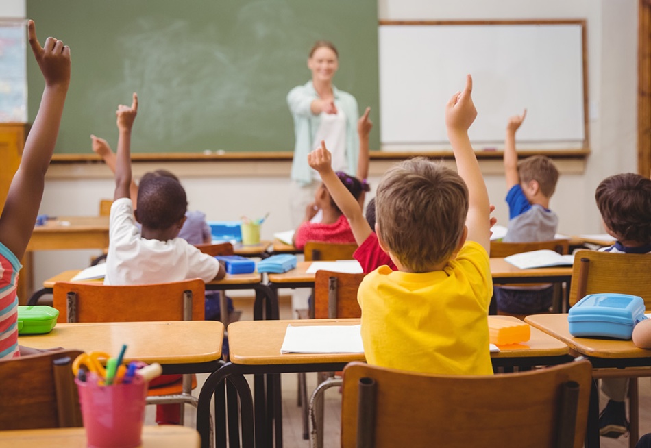 No dia marcado pelo Governo do Estado para a volta às aulas presenciais em Minas Gerais, professores convocam greve geral