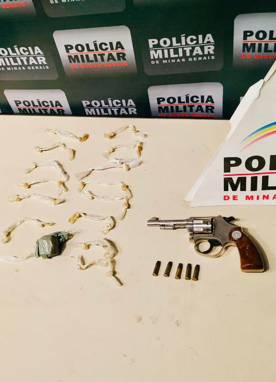 Polícia Militar de Divinópolis prende homem por porte ilegal de arma de fogo e de drogas