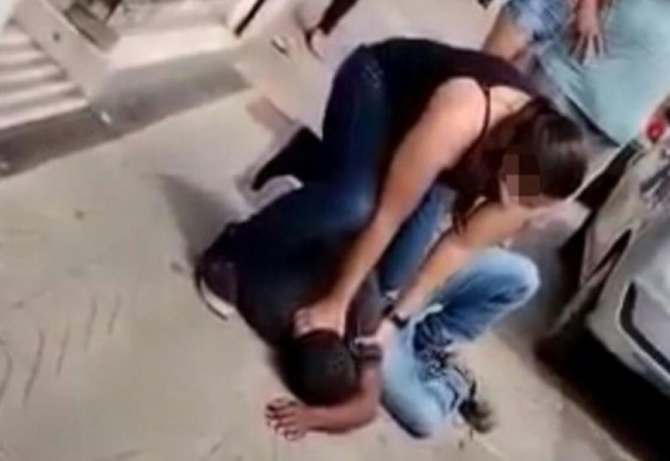 Mulher imobilizou homem que tentou roubar uma sacola dentro de um carro no centro de Pará de Minas