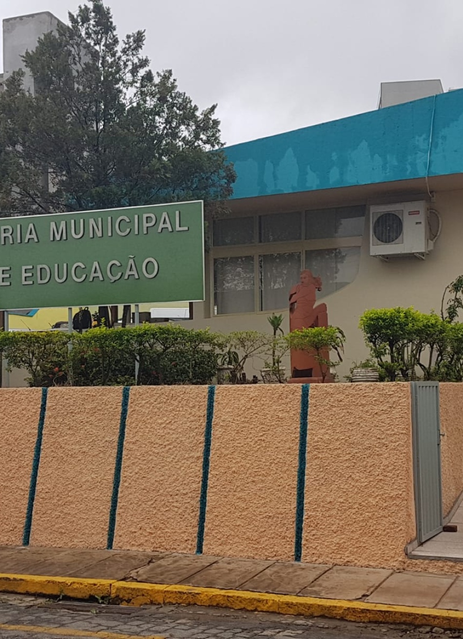 Secretaria Municipal de Educação abriu edital para a convocação das funções PEB III e II, serventes e profissionais de apoio