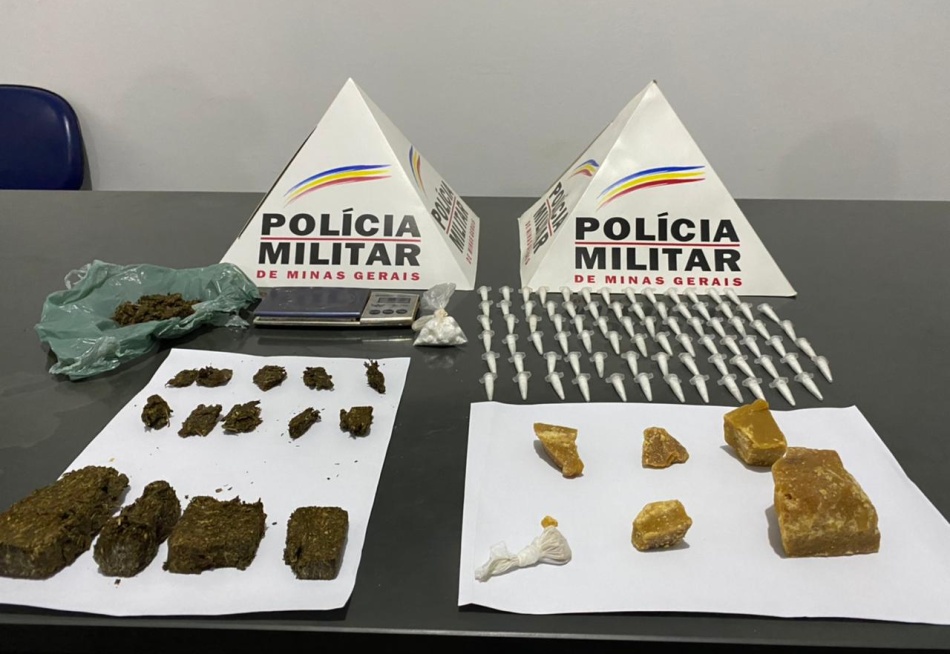 Dupla é detida pela Polícia Militar em Papagaios acusada de tráfico de drogas