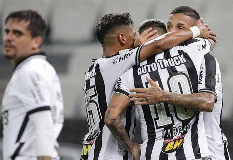 De virada, Atlético vence o Corinthians e assume a liderança do Campeonato Brasileiro