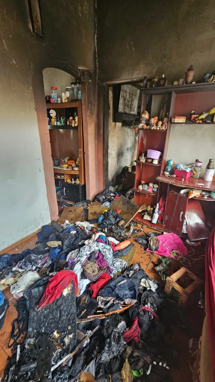 Incêndio atinge residência no bairro Padre Libério, em Pará de Minas