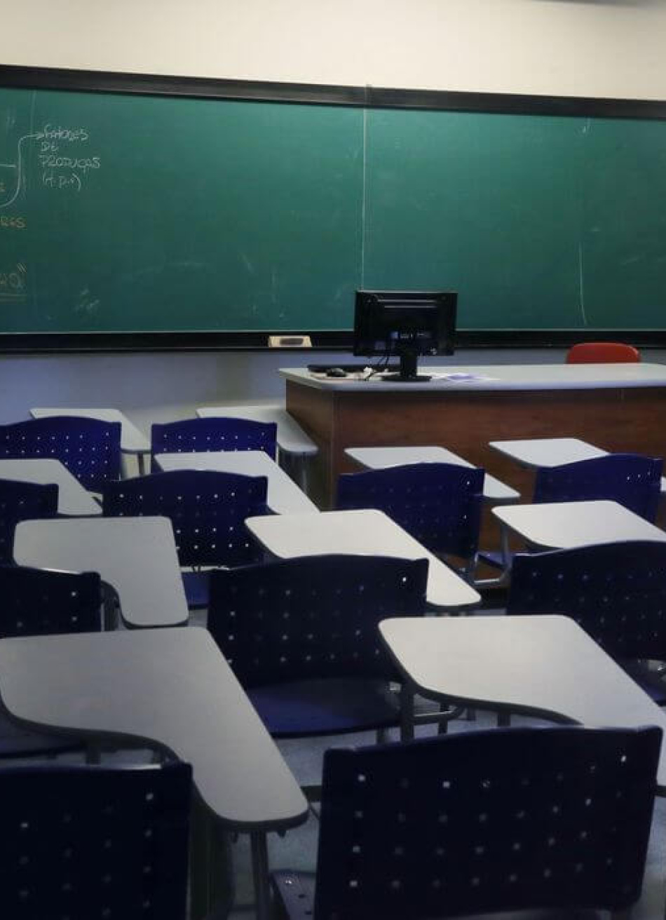 Volta às aulas na rede estadual está confirmada para o dia 7 e governo orienta pais e responsáveis sobre urgência das crianças tomarem a primeira dose da vacina contra a Covid-19