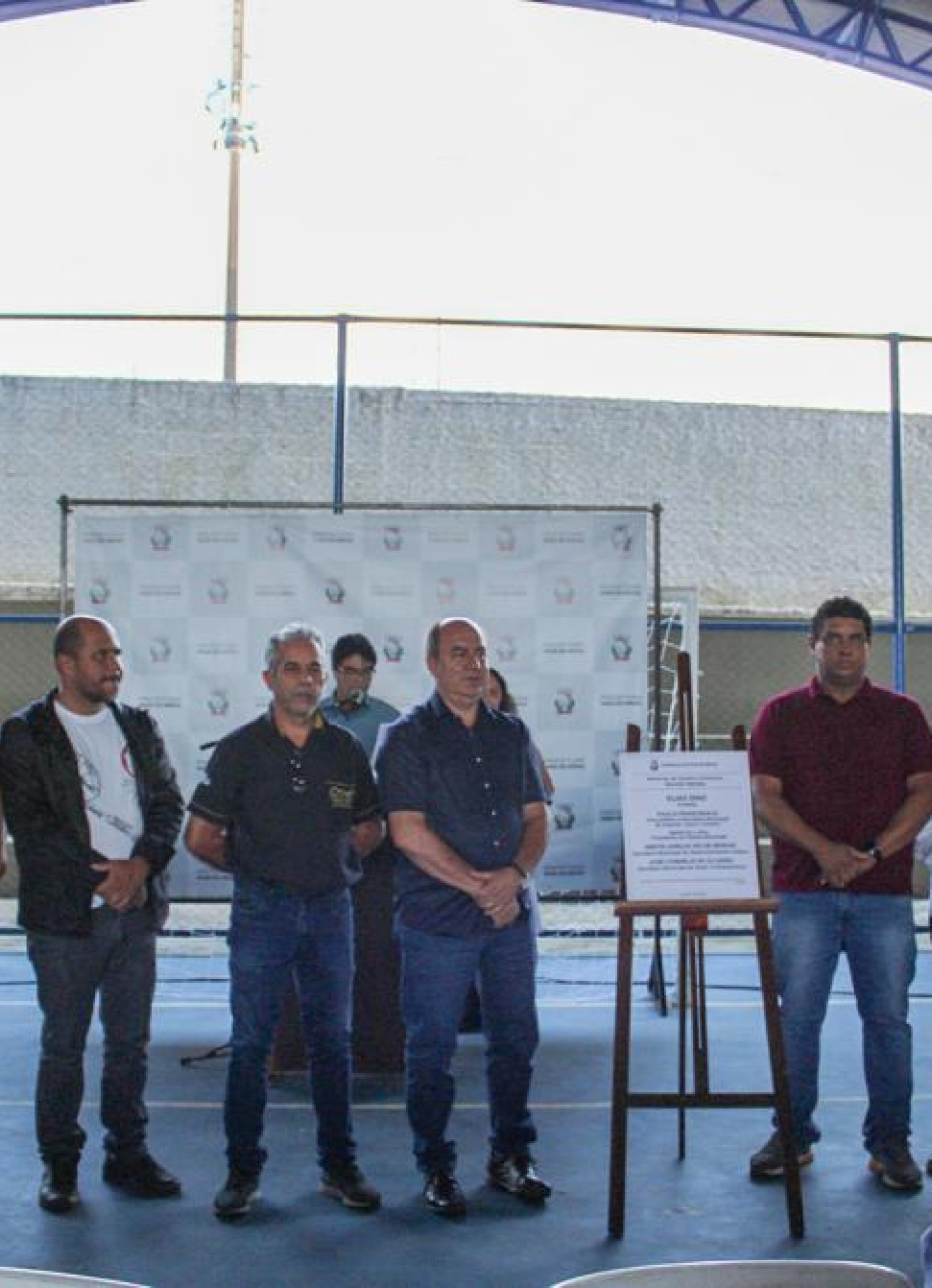 QUADRA POLIESPORTIVA É REINAUGURADA NO BAIRRO SANTOS DUMONT