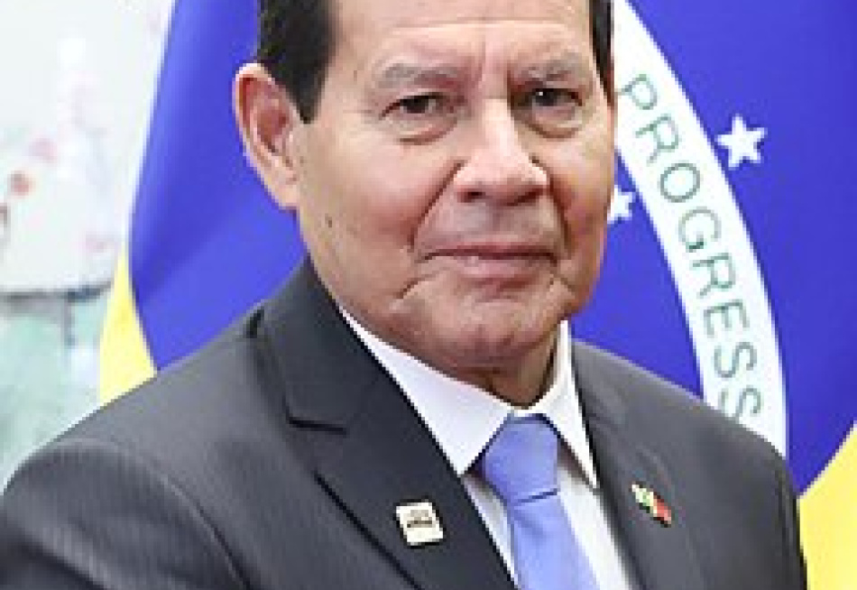 Vice-presidente Hamilton Mourão comenta morte de um homem negro em Porto Alegre e afirma que no Brasil "não existe racismo"