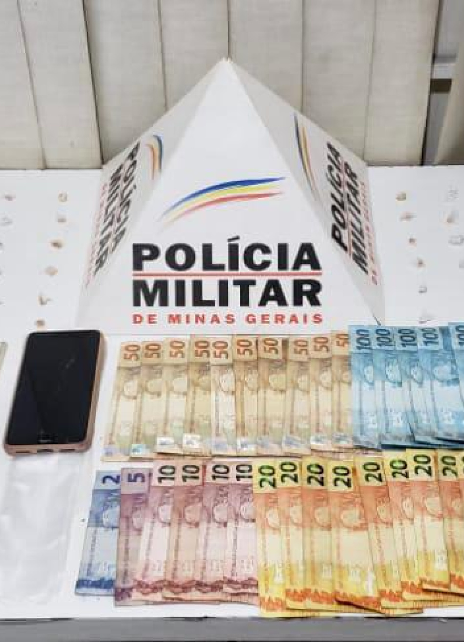 Polícia Militar apreende drogas, aparelho celular e grande quantia de dinheiro em Carmo do Cajuru