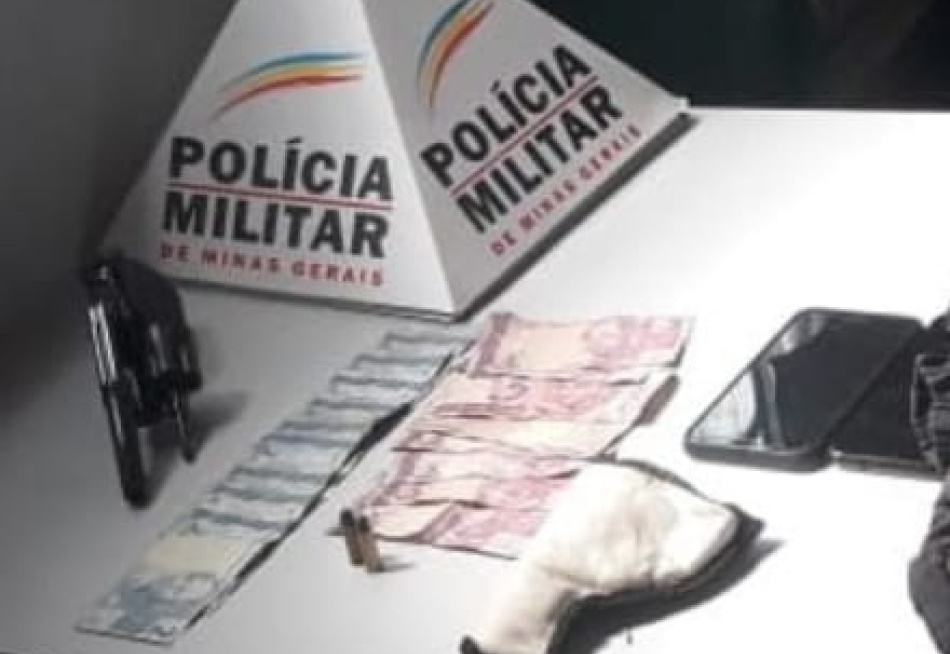 Adolescente acusado de envolvimento no roubo a um motorista de aplicativo é preso em motel com a namorada em Divinópolis
