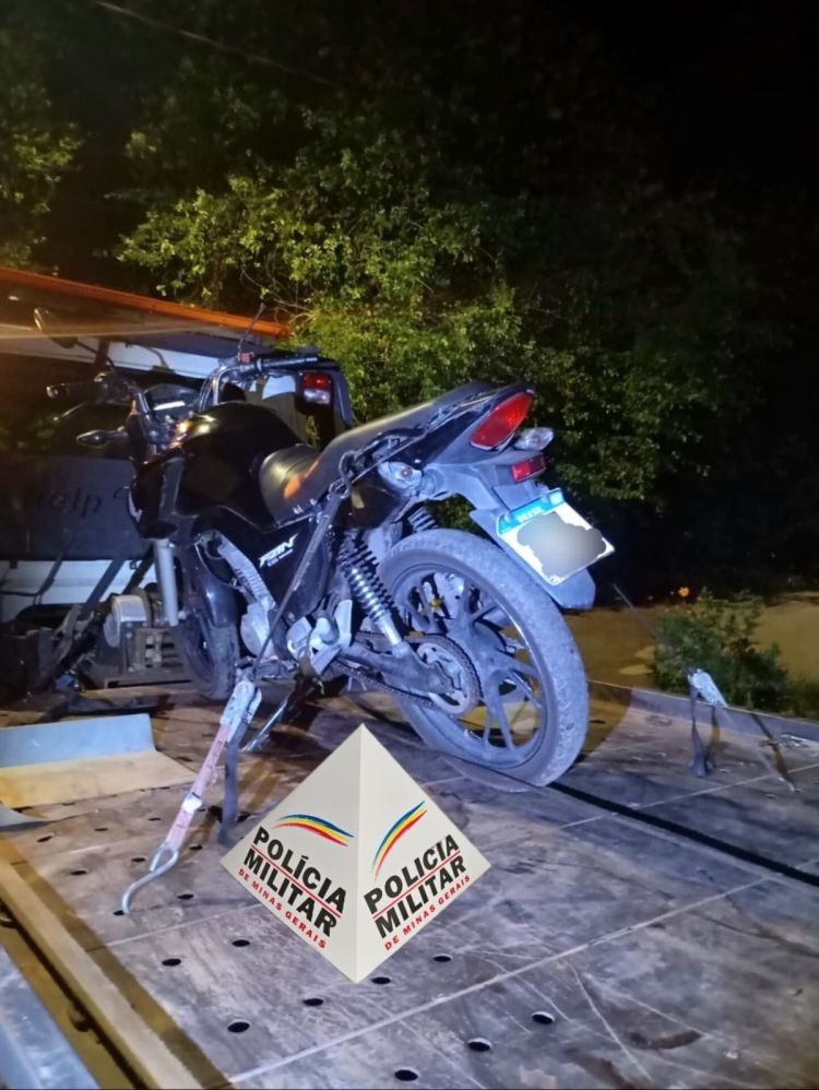 NOVA SERRANA/MG – POLÍCIA MILITAR PRENDE HOMEM POR RECEPTAÇÃO E RECUPERA MOTOCICLETA FURTADA