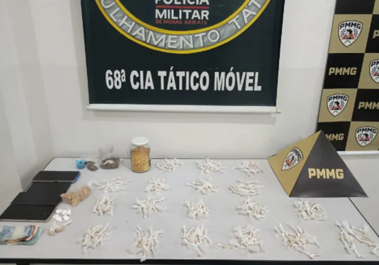 POLÍCIA MILITAR PRENDE TRÊS AUTORES E APREENDE GRANDE QUANTIDADE DE DROGAS EM NOVA SERRANA