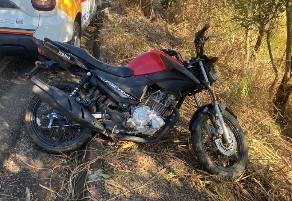 Durante acidente de trânsito, PM recupera motocicleta com sinalização de furto na rodovia MG-060 em Maravilhas.
