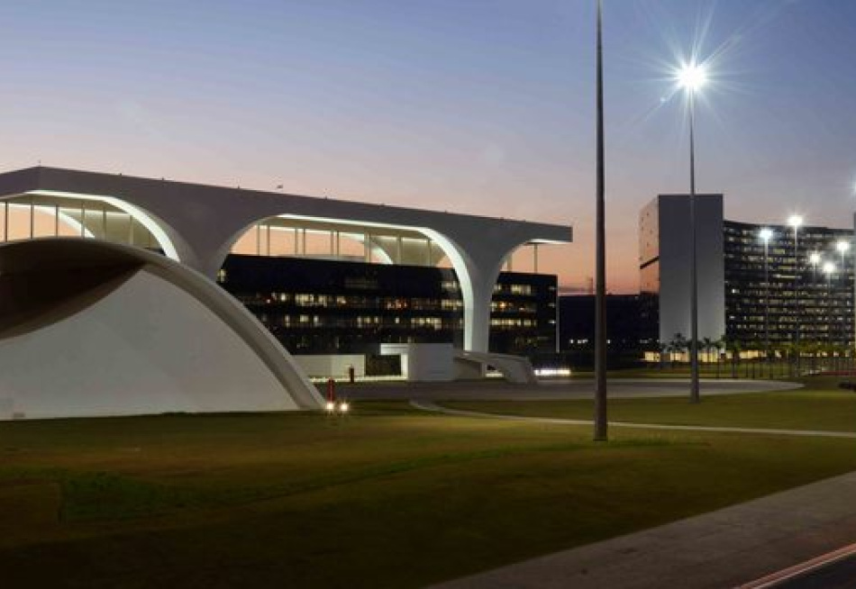 Governo de Minas Gerais antecipou o pagamento dos servidores este mês para quinta-feira