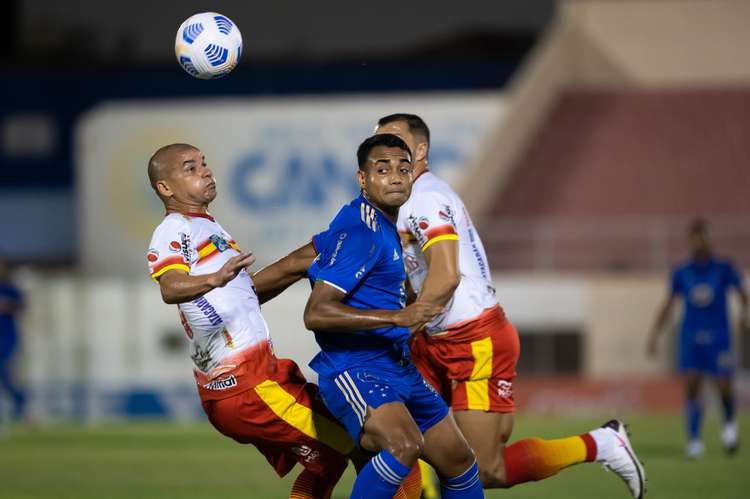 Cruzeiro perde nos pênaltis para o Juazeirense e é eliminado na terceira fase da Copa do Brasil