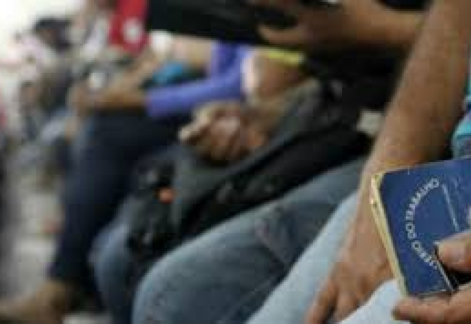 Desemprego fecha trimestre em 14,2% e afeta 14,3 milhões de pessoas