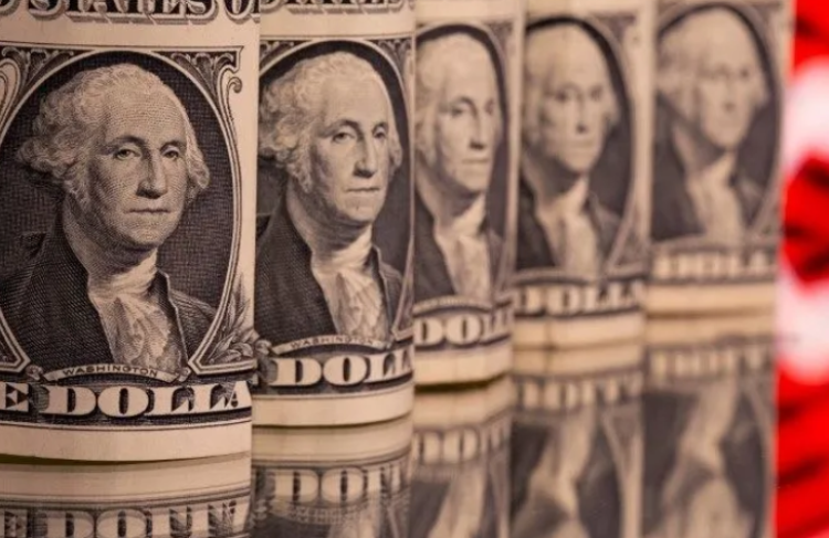 Dólar acima de R$ 6: economistas projetam cenário para 2025