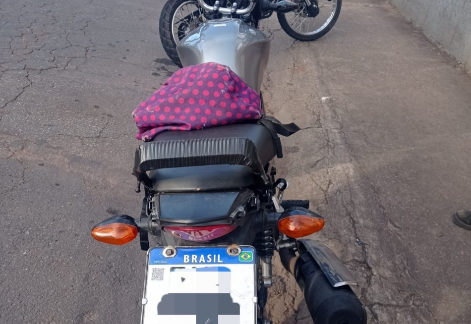 GUARDA CIVIL MUNICIPAL DE PARÁ DE MINAS DETÉM MOTOCICLISTA POR MANOBRAS PERIGOSAS EM VIA PÚBLICA