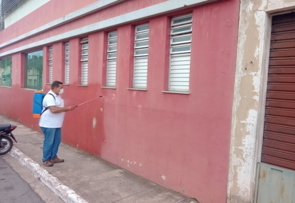 Áreas públicas de cinco bairros foram desinfetadas nesta semana em Pará de Minas