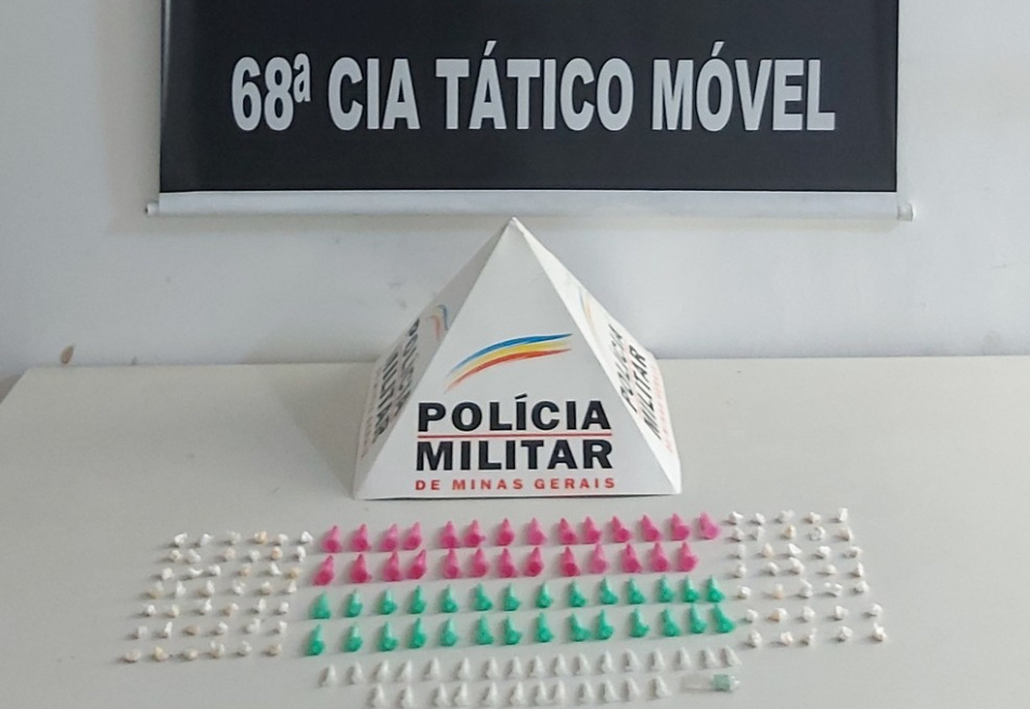 Menor de 11 anos é apreendido pela polícia em Nova Serrana com 100 pinos e papelotes de cocaína