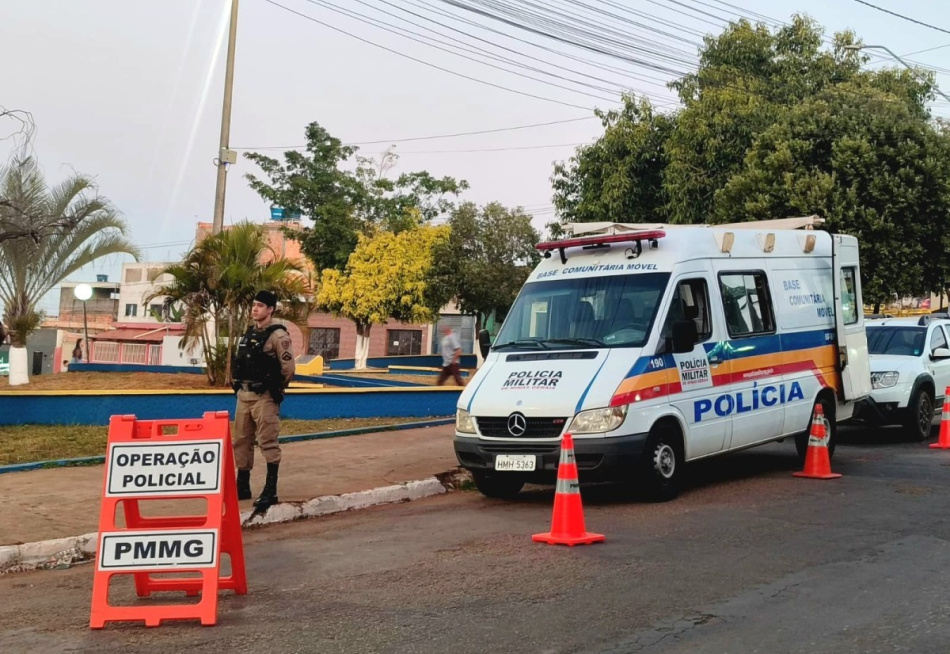 POLÍCIA MILITAR EMPREGA BASE COMUNITÁRIA MÓVEL EM AÇÕES PREVENTIVAS NO MUNICÍPIO